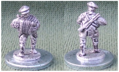 Eureka 15mm World War Two Partisan Accordionist, terror from the East - front and back views